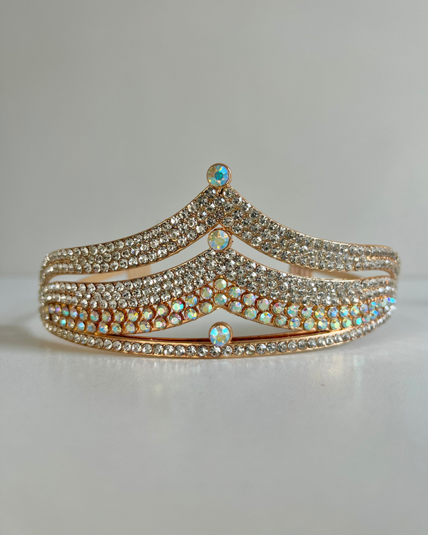 A sparkling tiara crown with available color options labeled as silver and gold.